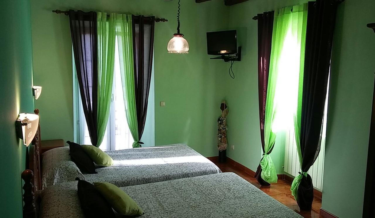 Hostal Ekaitza Hotel Lesaka Bagian luar foto