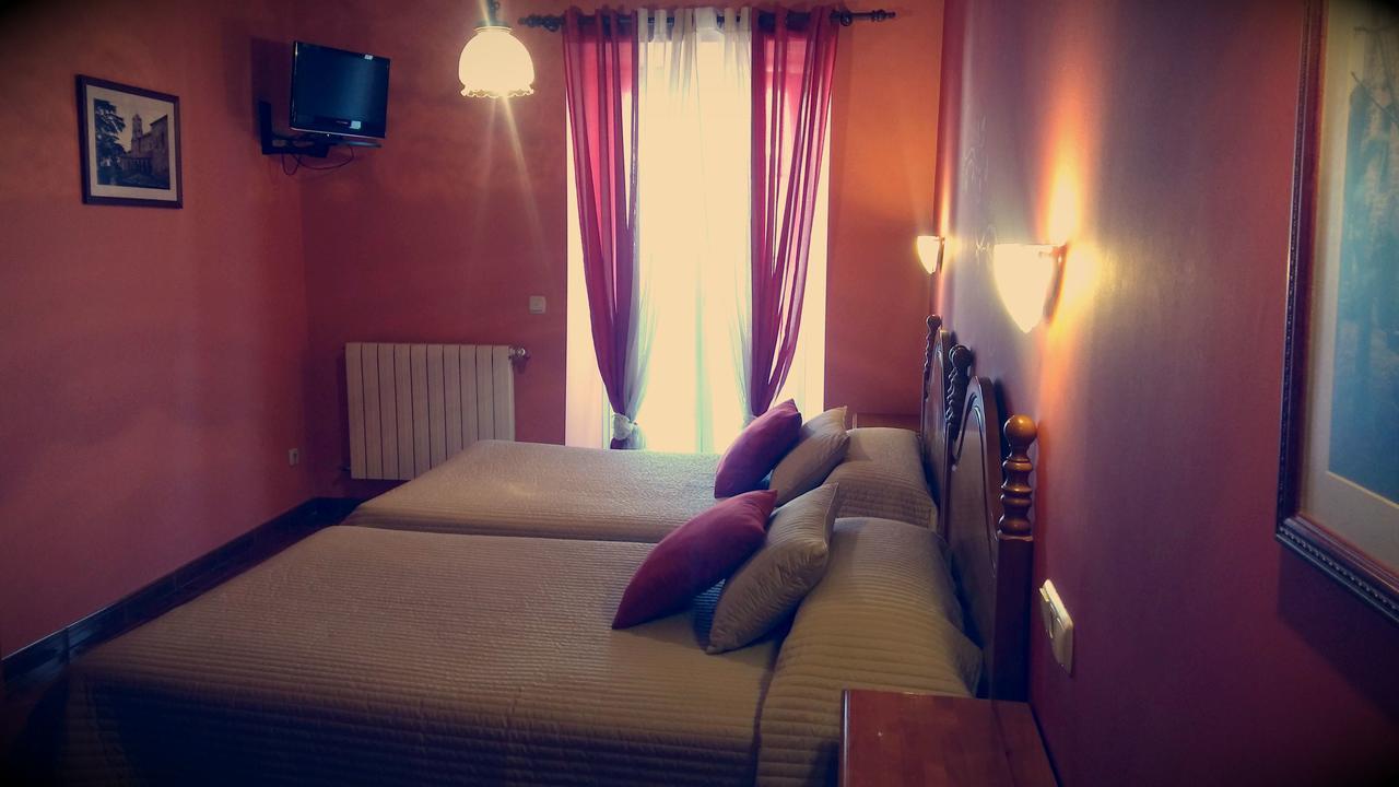 Hostal Ekaitza Hotel Lesaka Bagian luar foto