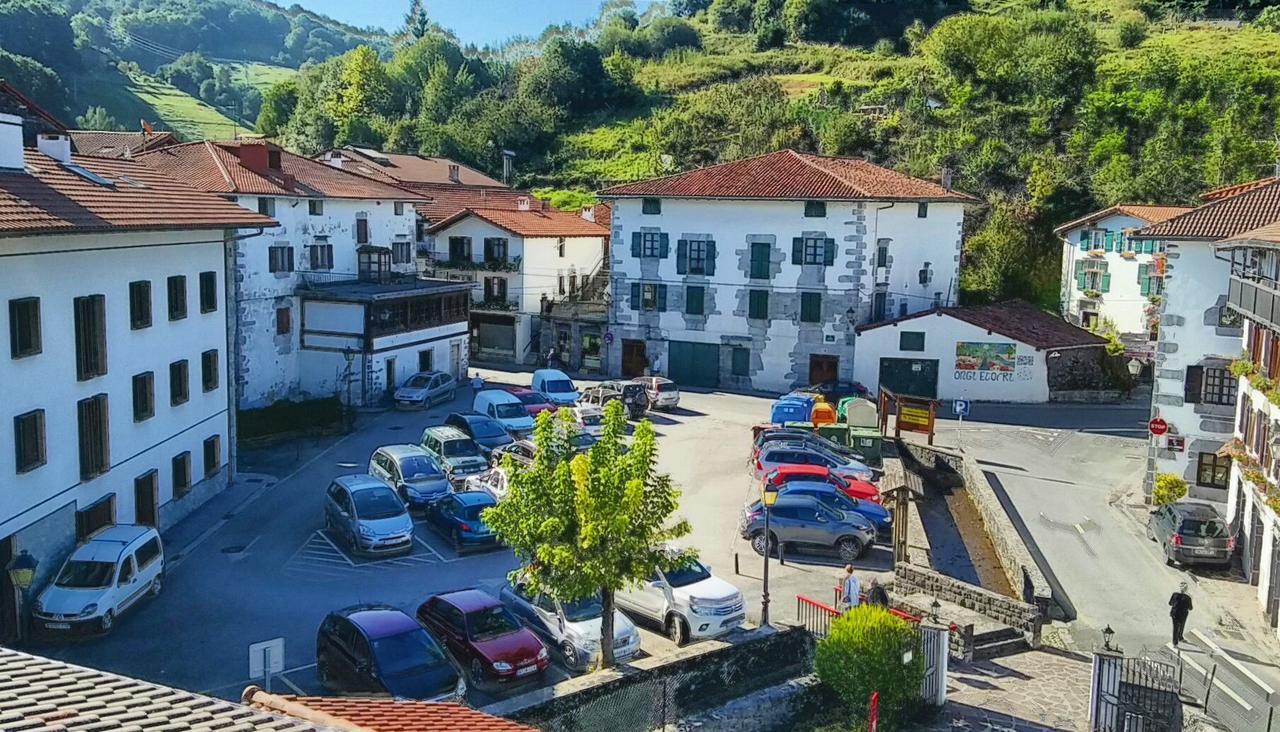 Hostal Ekaitza Hotel Lesaka Bagian luar foto