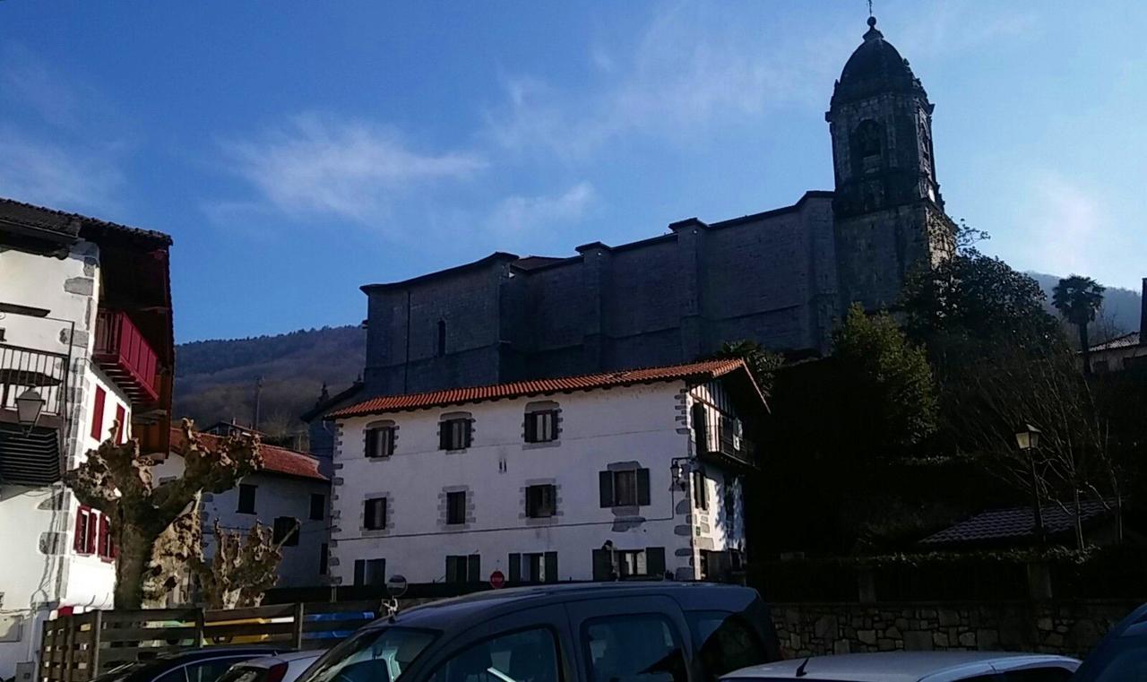 Hostal Ekaitza Hotel Lesaka Bagian luar foto
